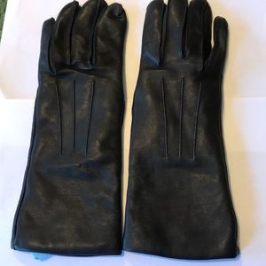 Coach 7 1/2 ladies black leather glove